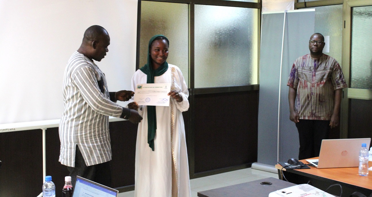 APPEL A PROJETS N°4 DU FIE RELATIF A LA LUTTE CONTRE LES SACHETS PLASTIQUES  APPEL A PROJETS N°4 DU FIE RELATIF A LA LUTTE CONTRE LES SACHETS PLASTIQUES